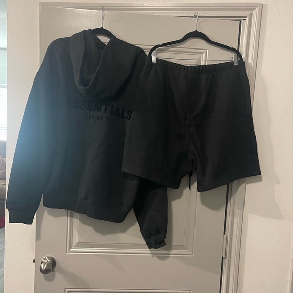 Essentials stretch limo black Hoodie and Shorts Combo. Size large - Picture 2 of 3